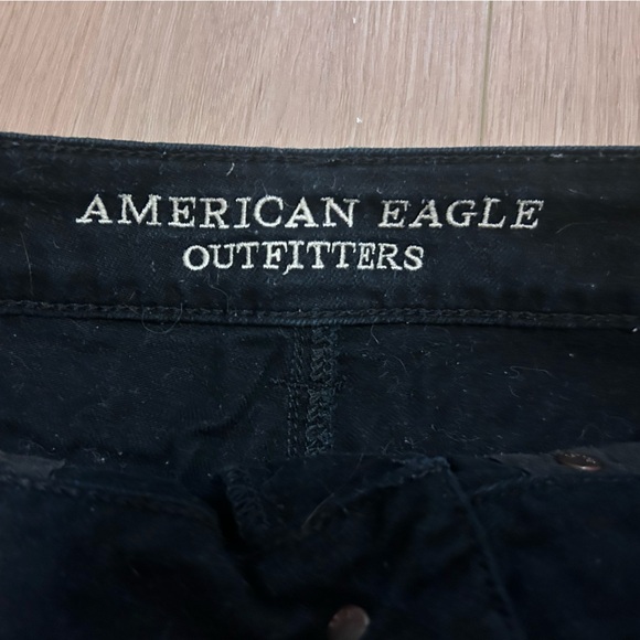 American Eagle Women’s Low Rise Black Distressed Shorts Size 4 - Picture 2 of 4